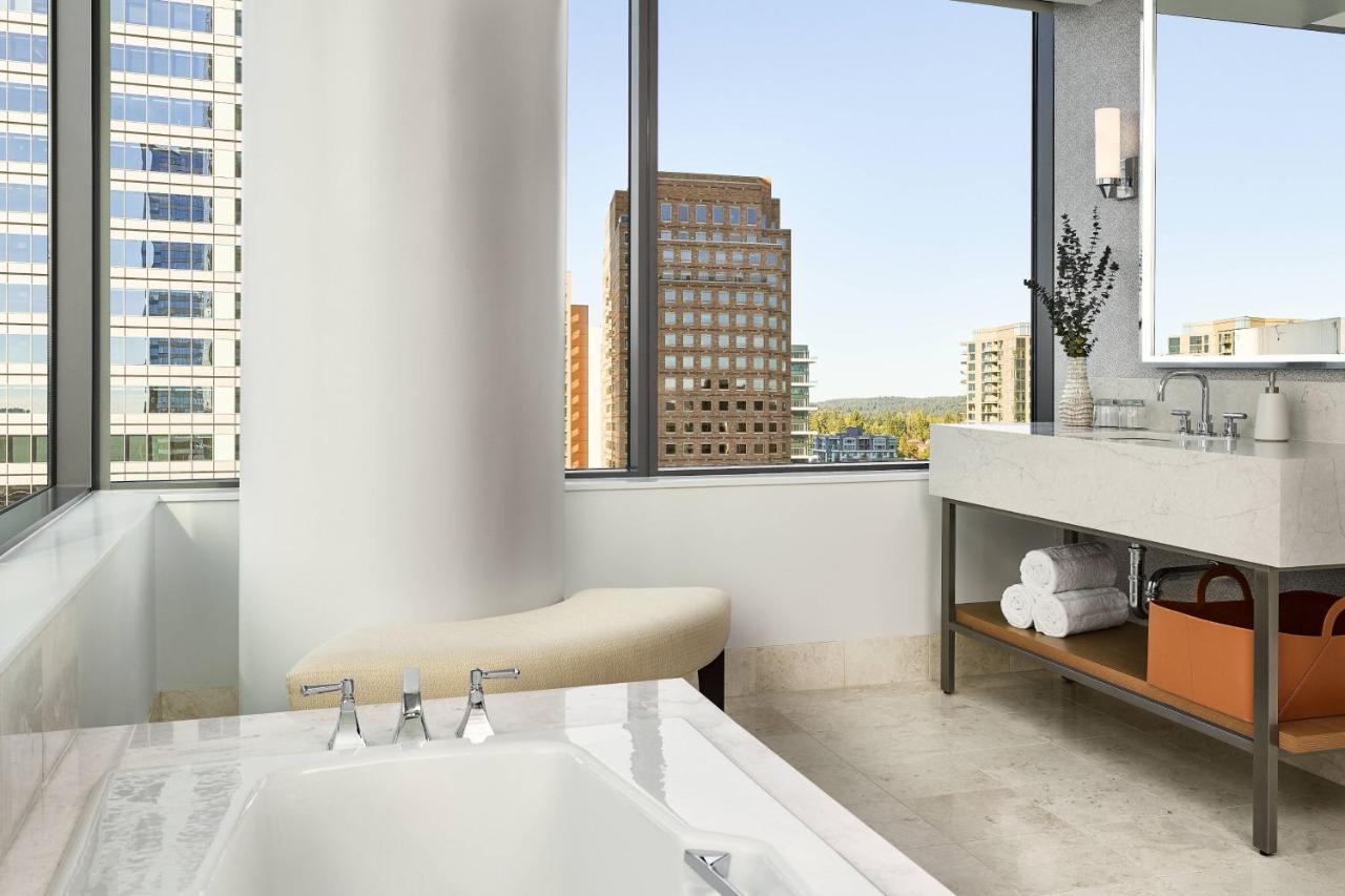 | The Westin Bellevue