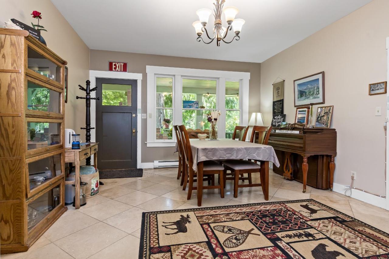 | Mountain Meadows Inn