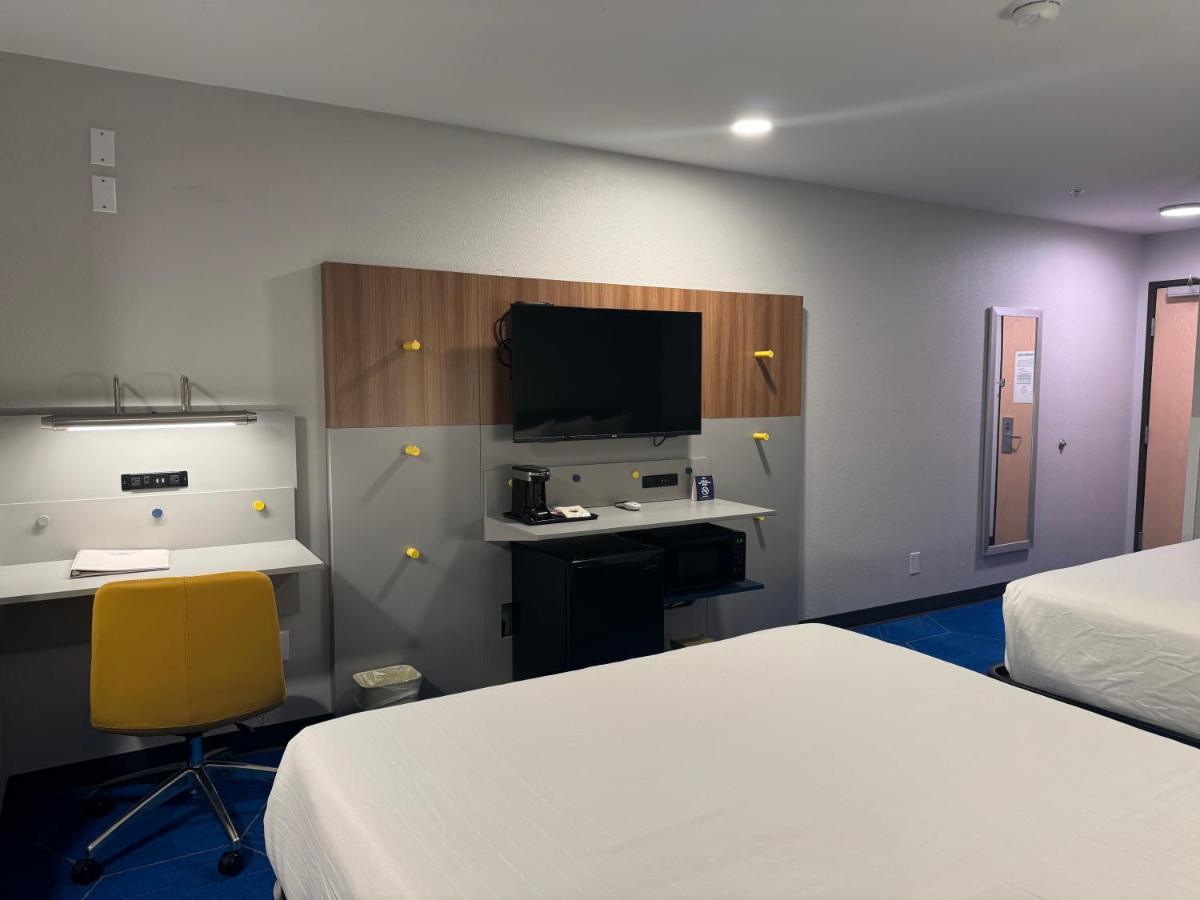 Queen Room with Two Queen Beds at Microtel Inn & Suites by Wyndham Independence