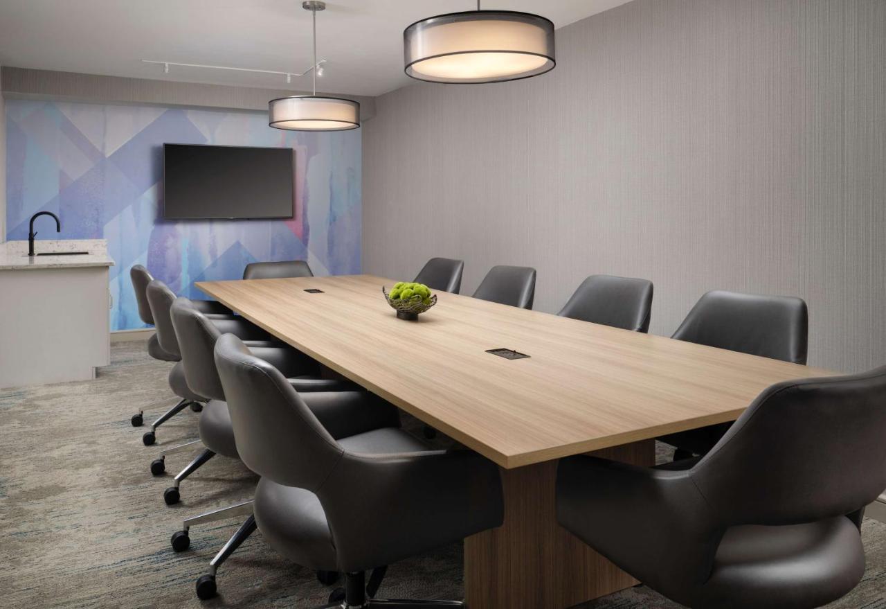 | Hilton Garden Inn Boston-Burlington