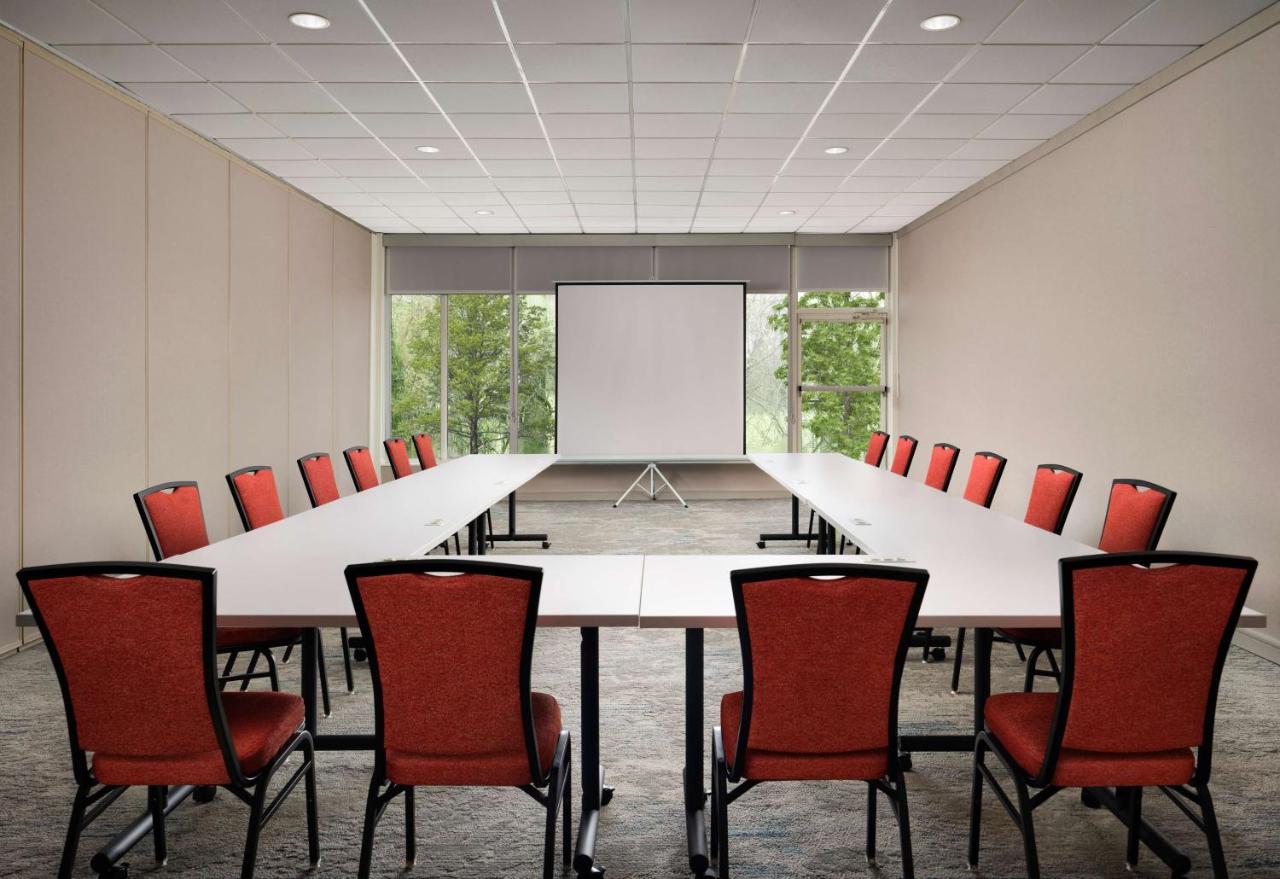 | Hilton Garden Inn Boston-Burlington