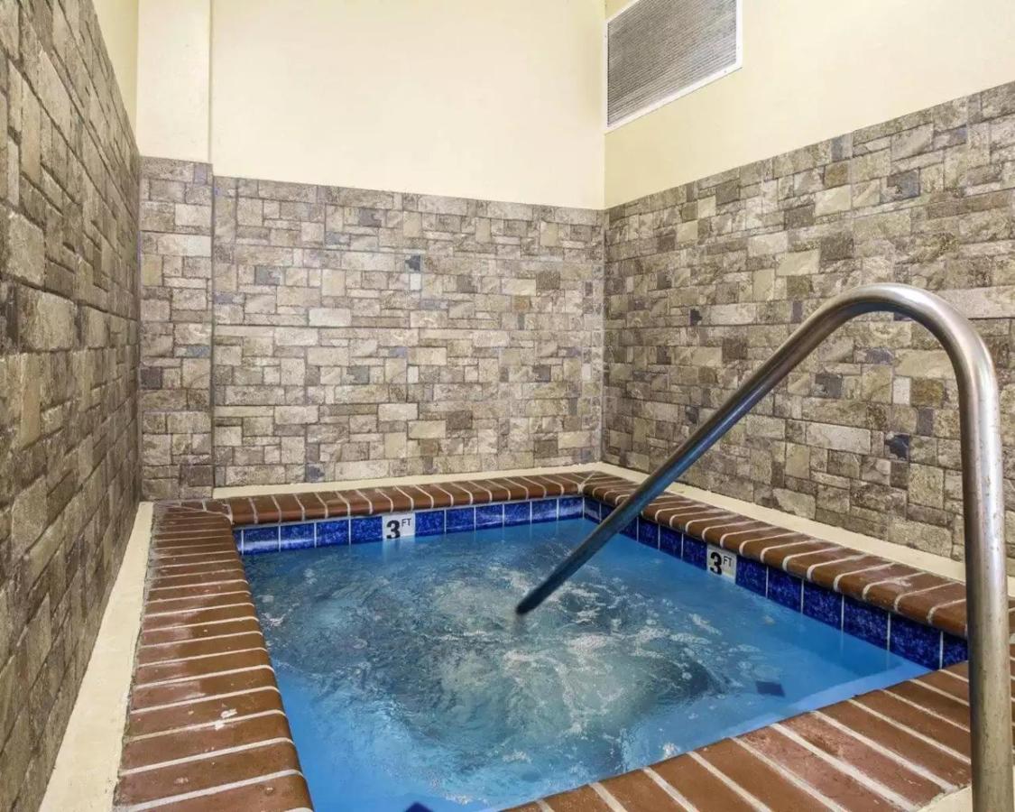 | Comfort Inn & Suites Rogersville