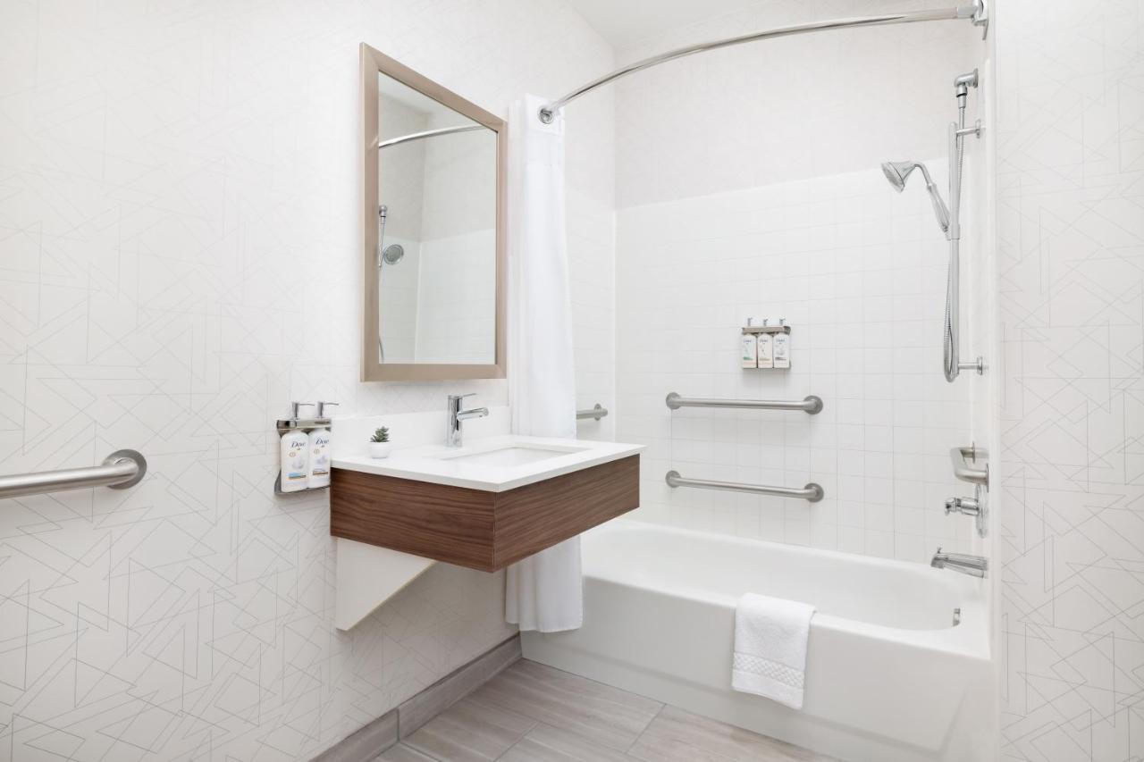  | Holiday Inn Express Las Vegas South, an IHG Hotel