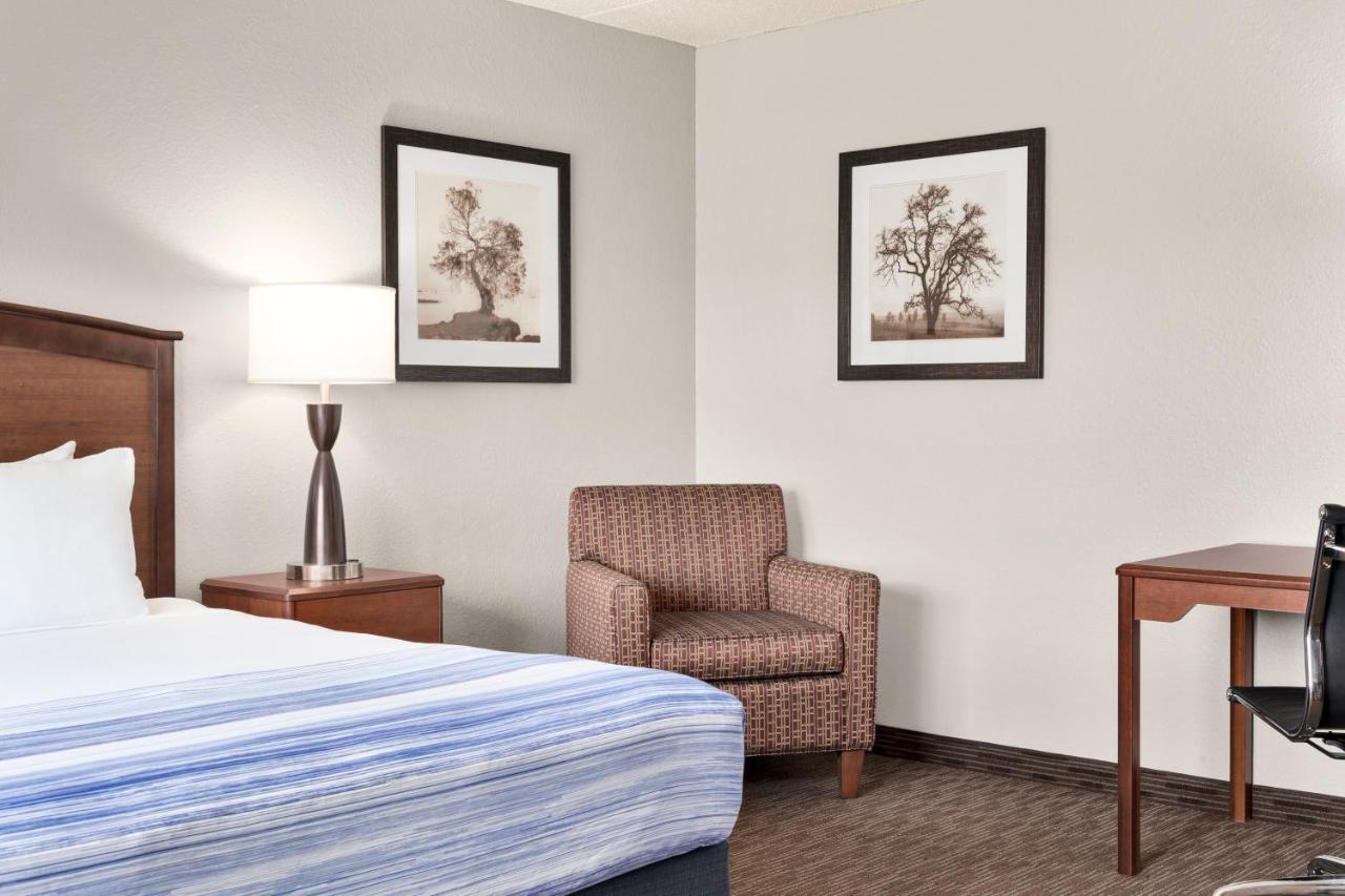 King Room - Non-Smoking at AmericInn by Wyndham Fergus Falls - Conference Center