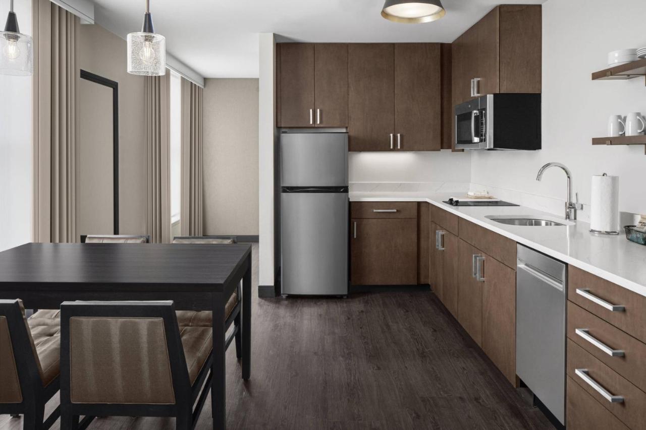 One-Bedroom Corner Suite with Adapted Tub - Mobility Accessible at Residence Inn By Marriott Jacksonville - Mayo Clinic Area