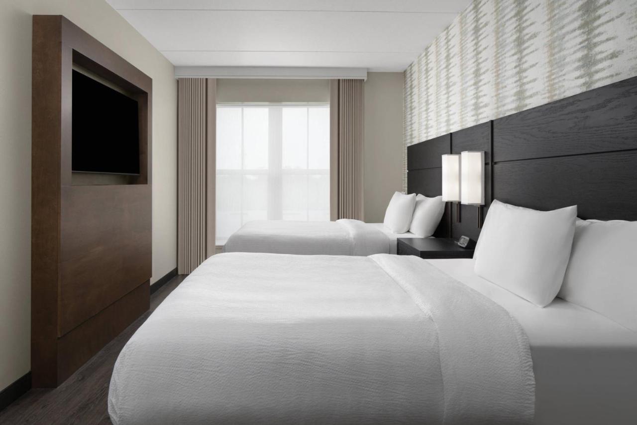 One-Bedroom Corner Suite with Adapted Tub - Mobility Accessible at Residence Inn By Marriott Jacksonville - Mayo Clinic Area