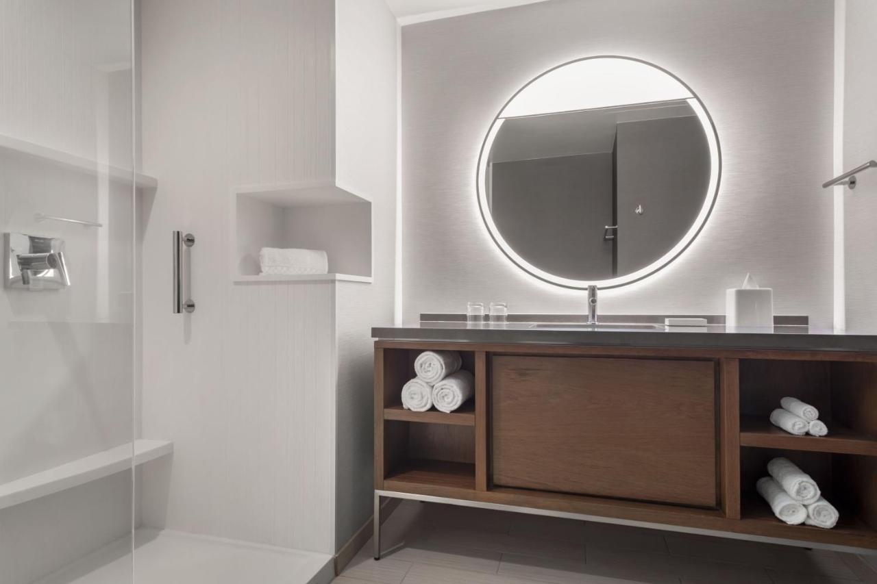  | Courtyard by Marriott Marina del Rey
