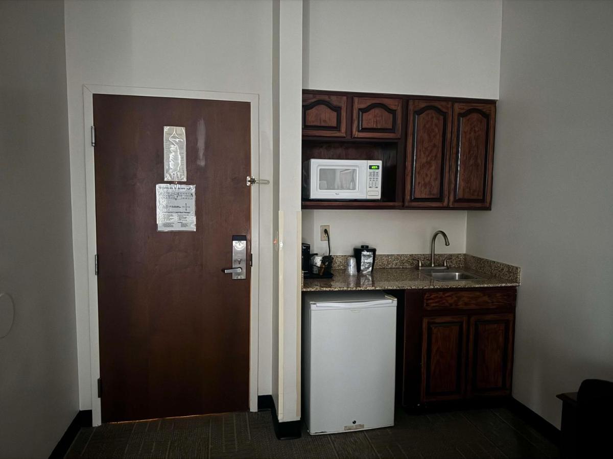  | Best Western Plus Hannaford Inn & Suites