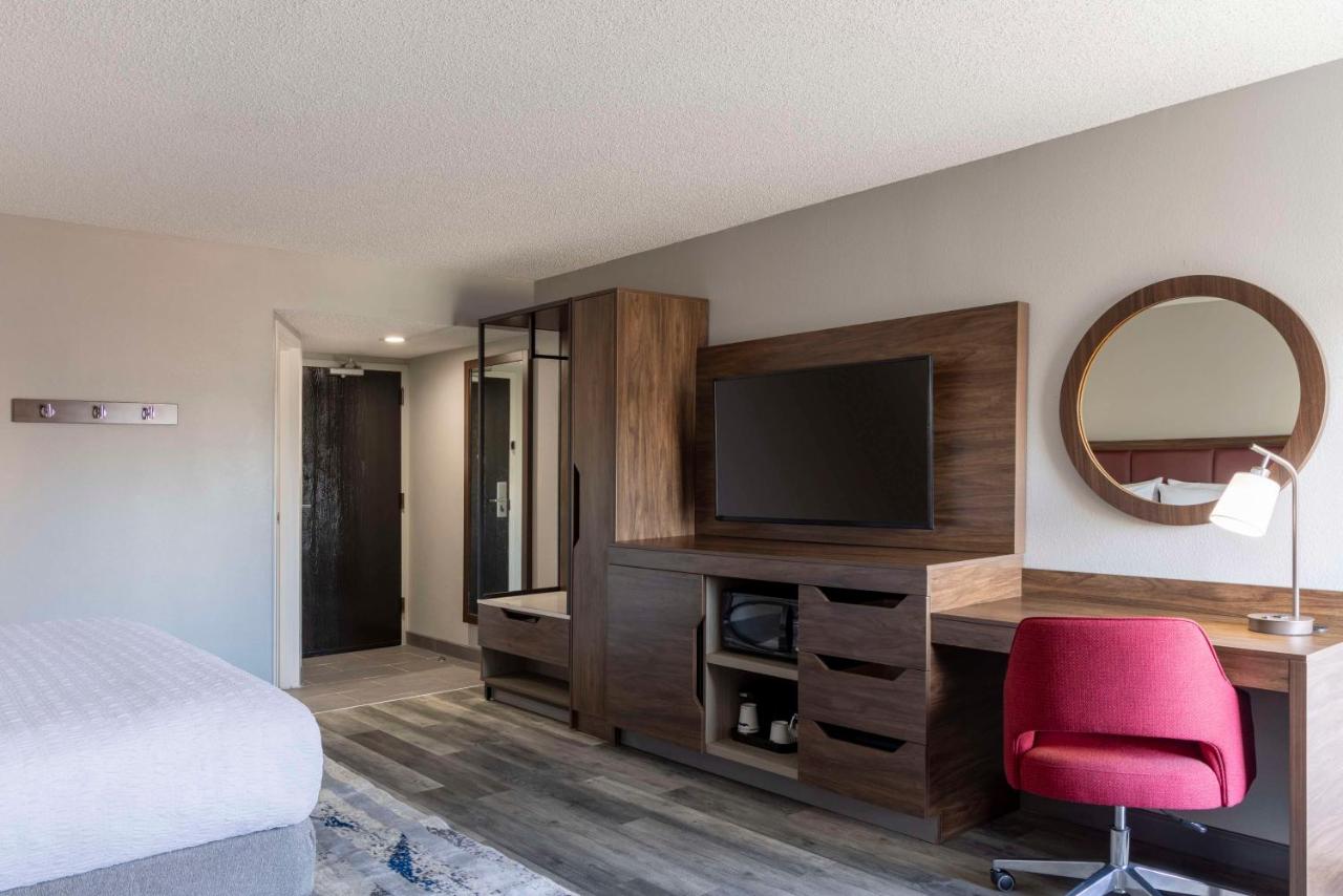King Room with Sofa Bed - Non-Smoking at Hampton Inn Athens