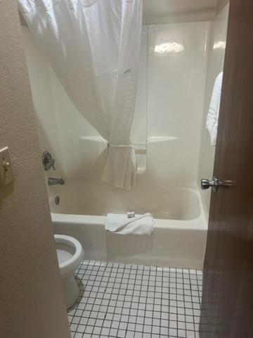 Queen Room with Two Queen Beds at Baymont by Wyndham Battle Creek/I-94