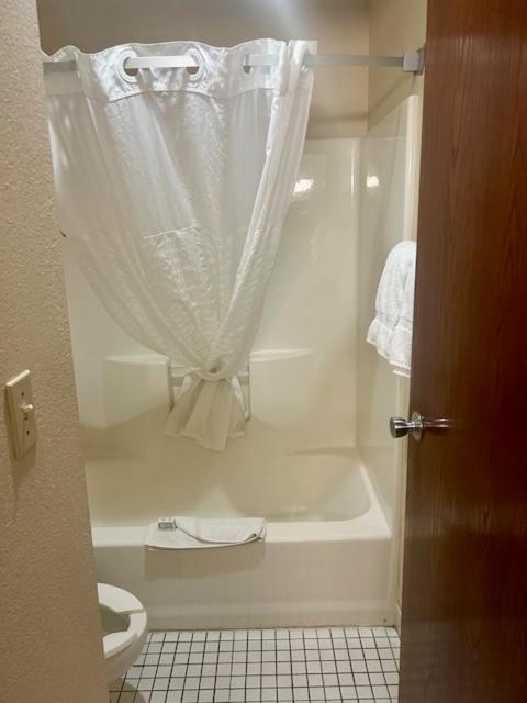 King Room - Non-Smoking at Baymont by Wyndham Battle Creek/I-94