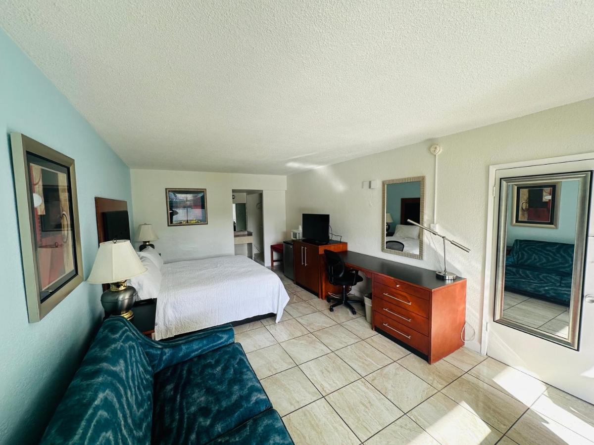 Standard King Room at Boca Inn