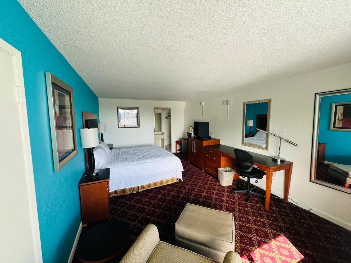 Standard King Room at Boca Inn