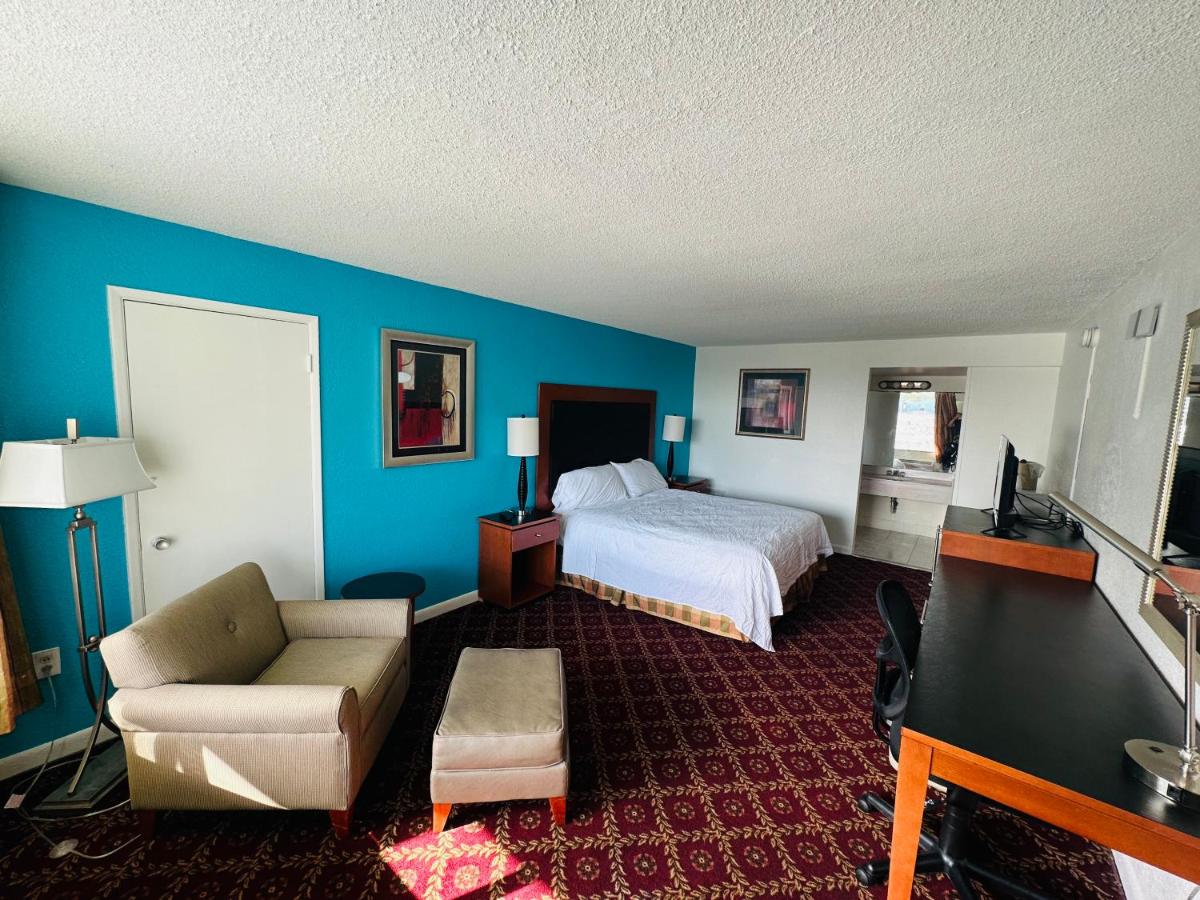 Standard King Room at Boca Inn