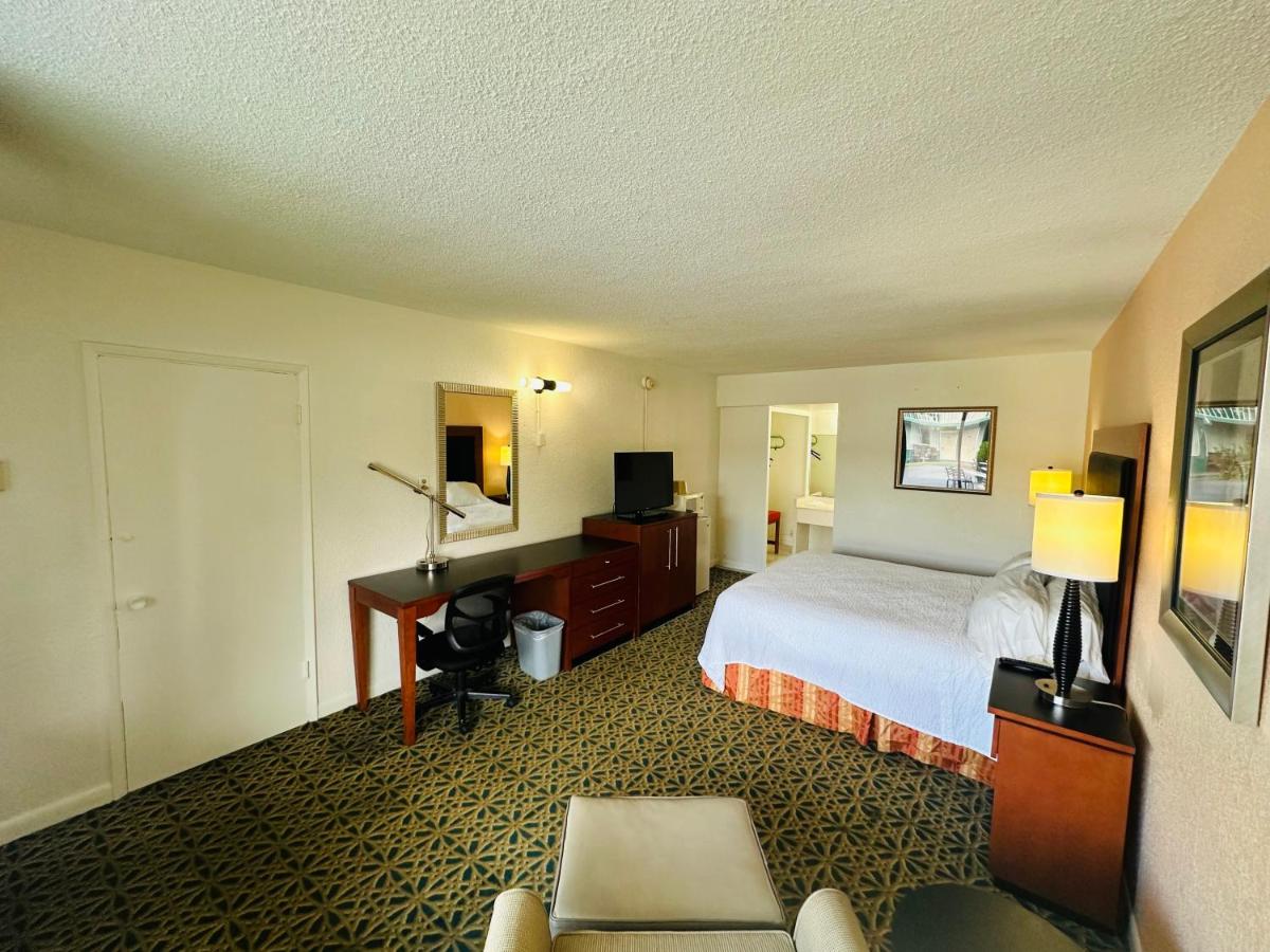 Standard King Room - Smoking at Boca Inn