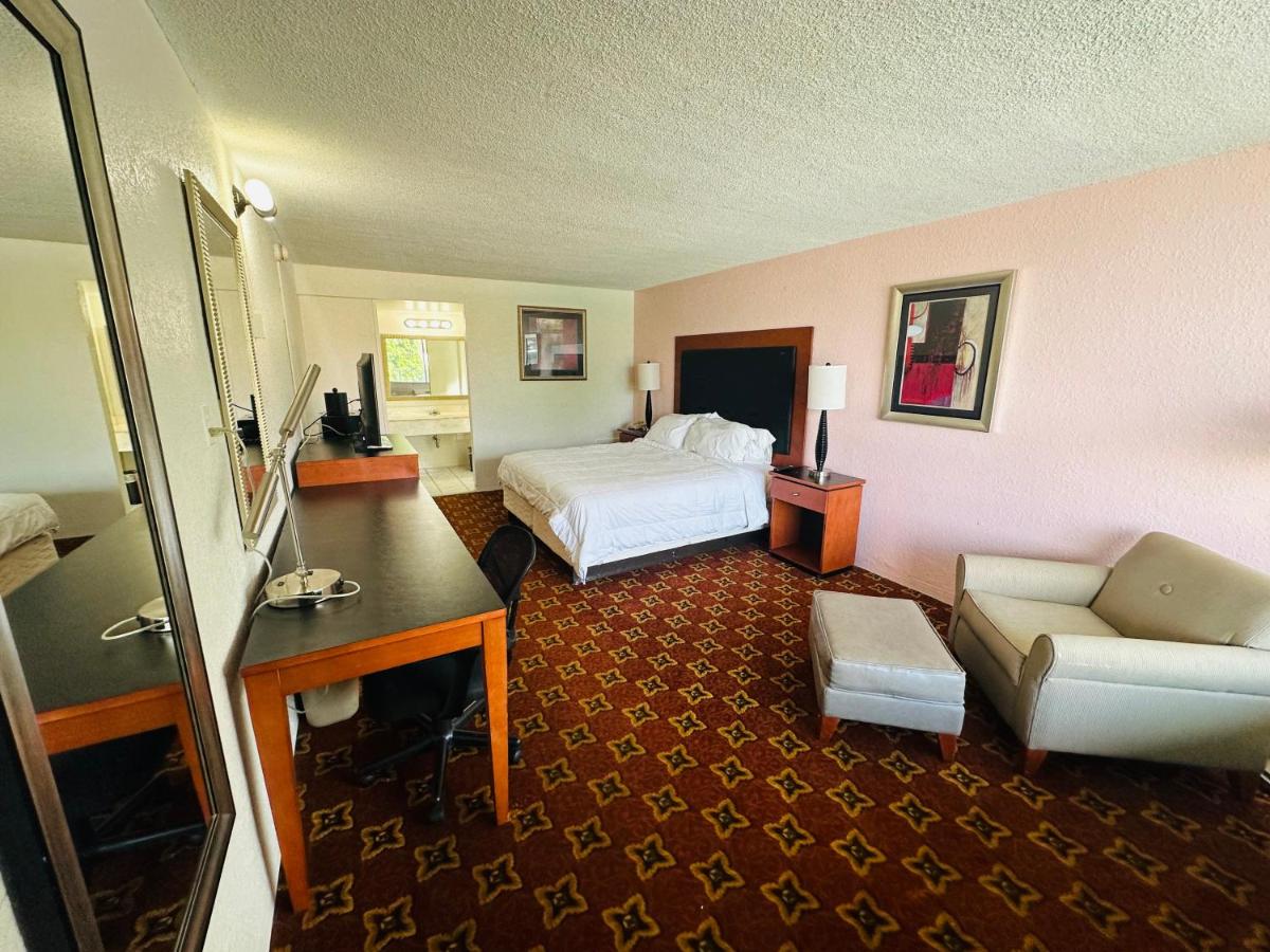 Standard King Room - Smoking at Boca Inn