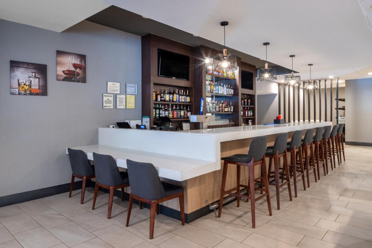 | Holiday Inn Poughkeepsie, an IHG Hotel