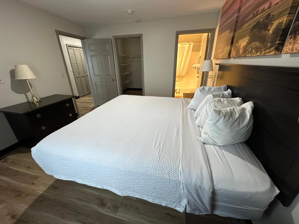 Two-Bedroom Suite - Non-Smoking at Days Inn and Suites by Wyndham Sikeston