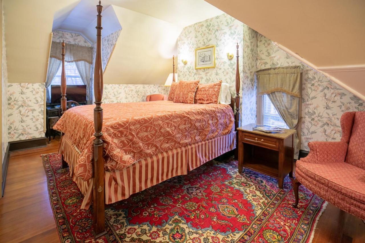| Cameron Estate Inn