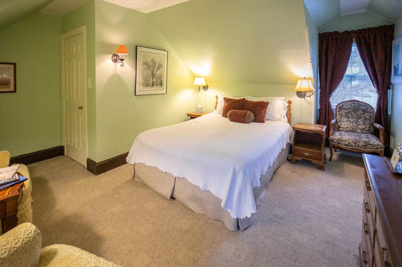 | Cameron Estate Inn