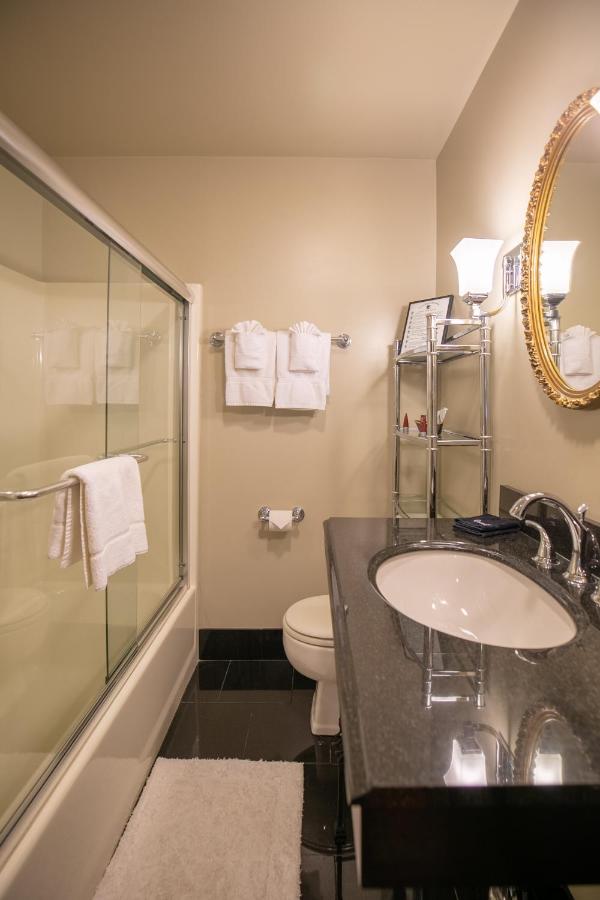| Cameron Estate Inn