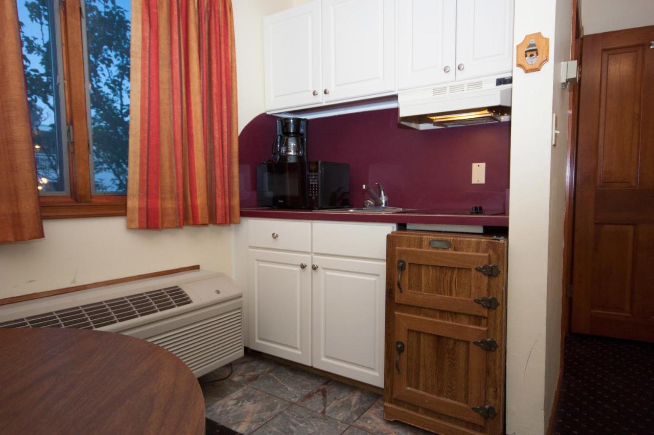 Deluxe Queen Studio at Calypso Boutique Hotel
