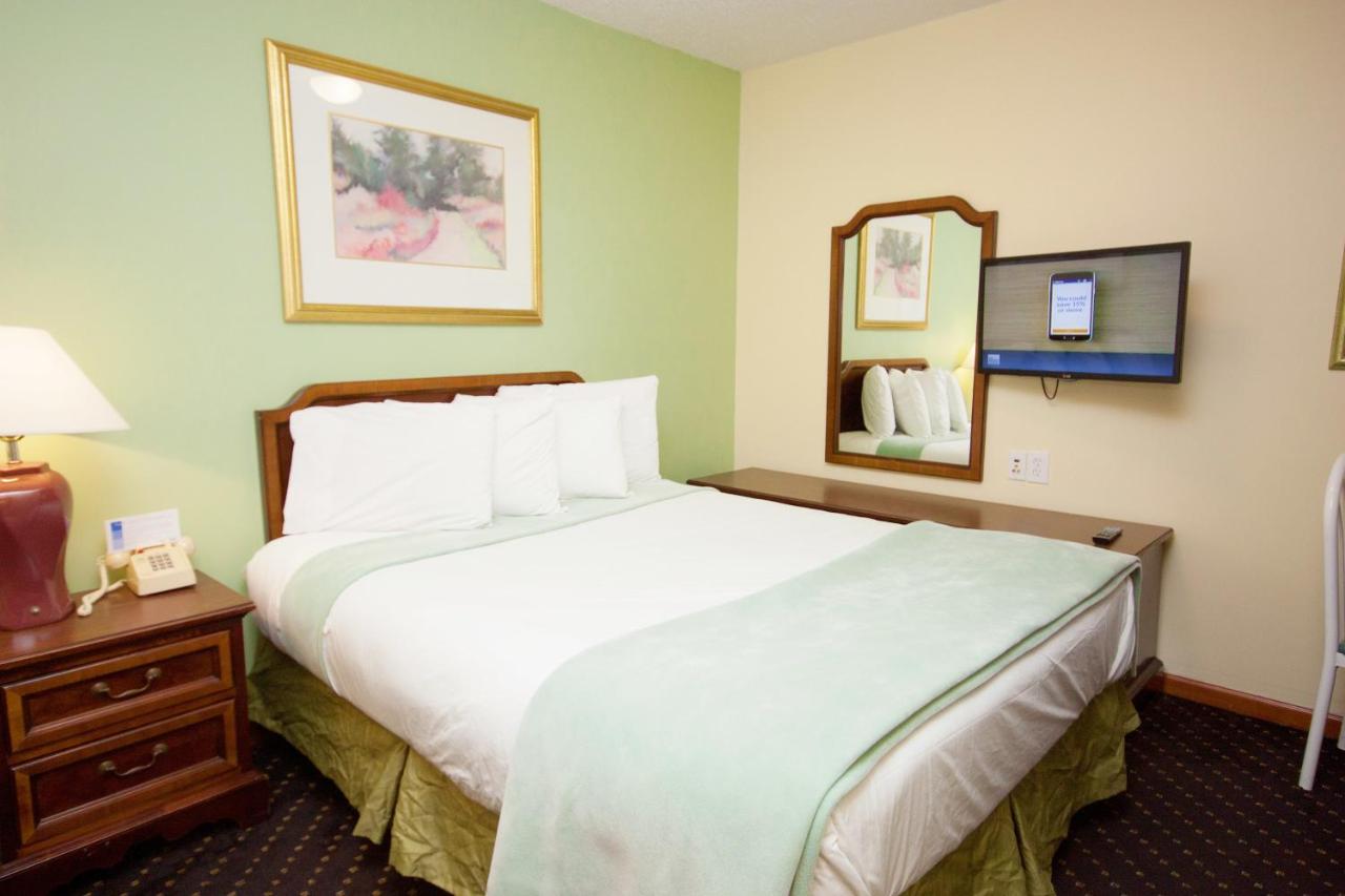 Deluxe Queen Studio at Calypso Boutique Hotel