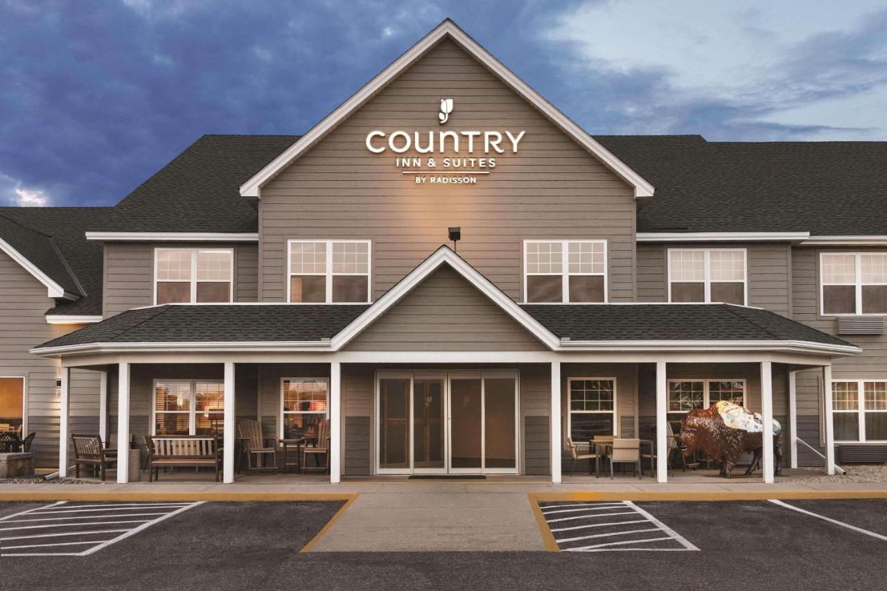 | Country Inn & Suites by Radisson, Buffalo, MN
