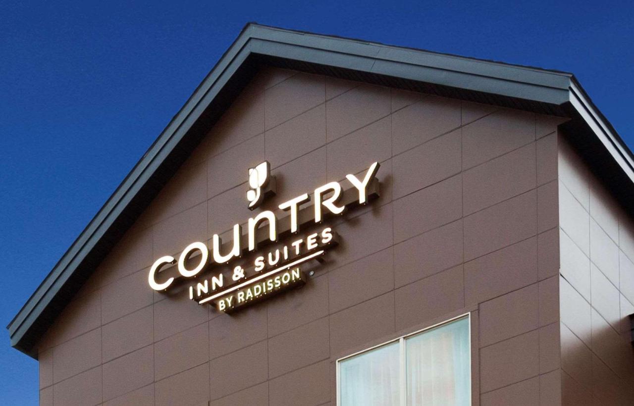 | Country Inn & Suites by Radisson, Buffalo, MN