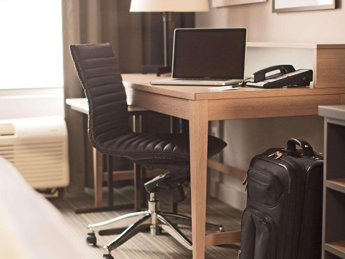 | Country Inn & Suites by Radisson, Buffalo, MN