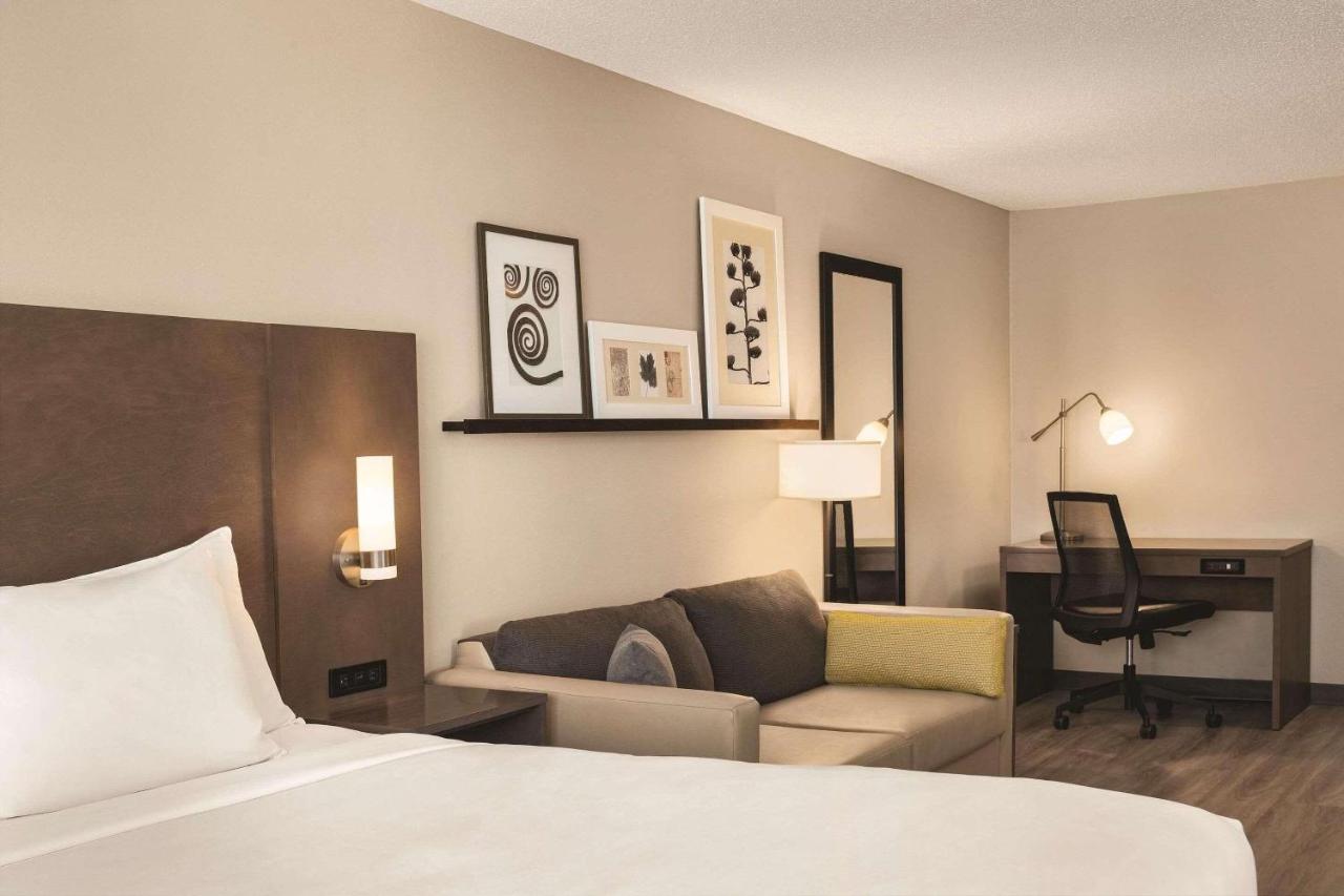| Country Inn & Suites by Radisson, Buffalo, MN