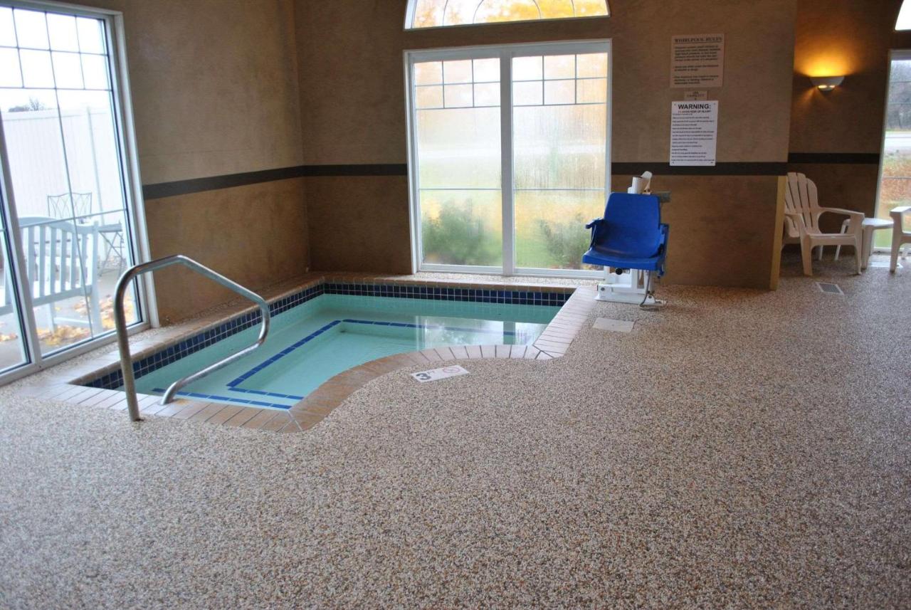 | Country Inn & Suites by Radisson, Buffalo, MN