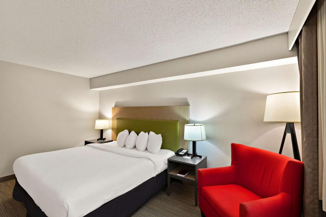 One-Bedroom Suite at Country Inn & Suites by Radisson, Jonesborough-Johnson City West, TN