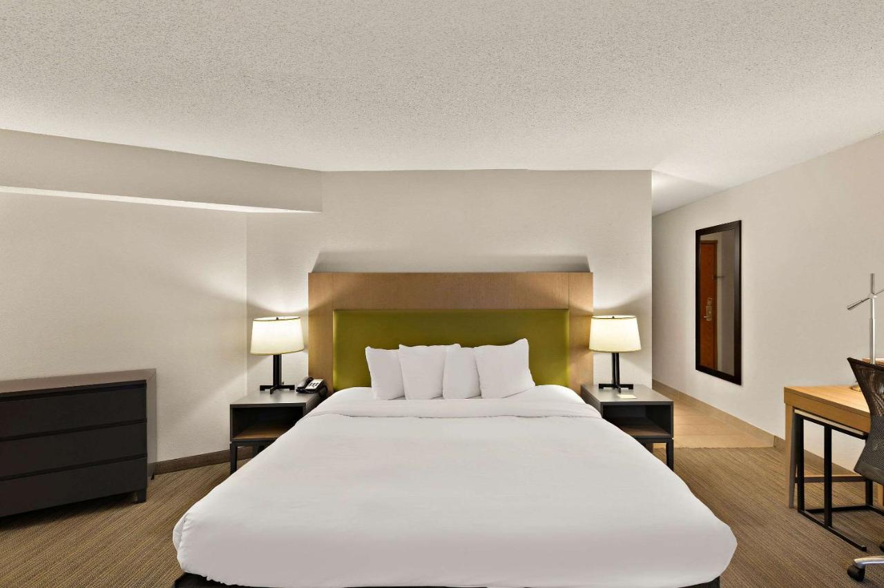 Executive Suite at Country Inn & Suites by Radisson, Jonesborough-Johnson City West, TN