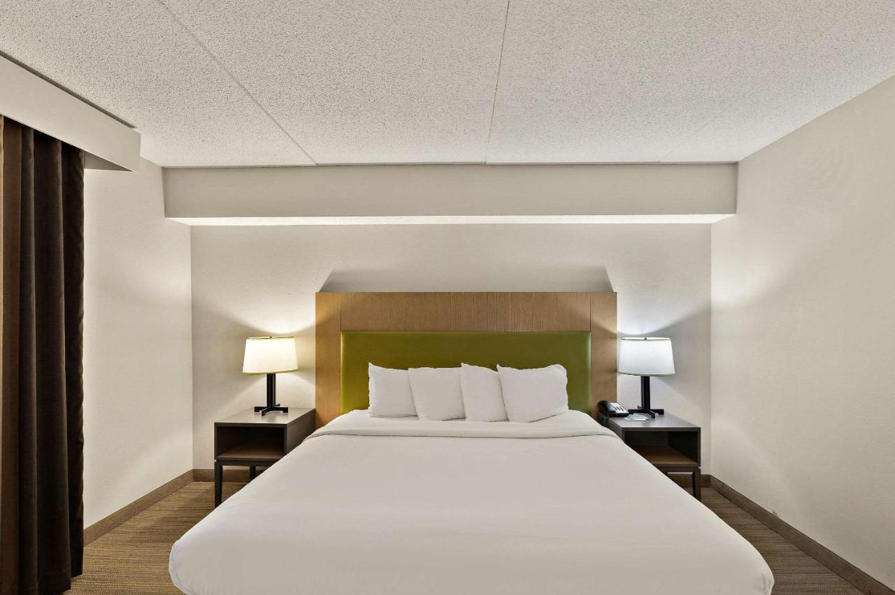 King Room with Roll-in - Disability Access at Country Inn & Suites by Radisson, Jonesborough-Johnson City West, TN