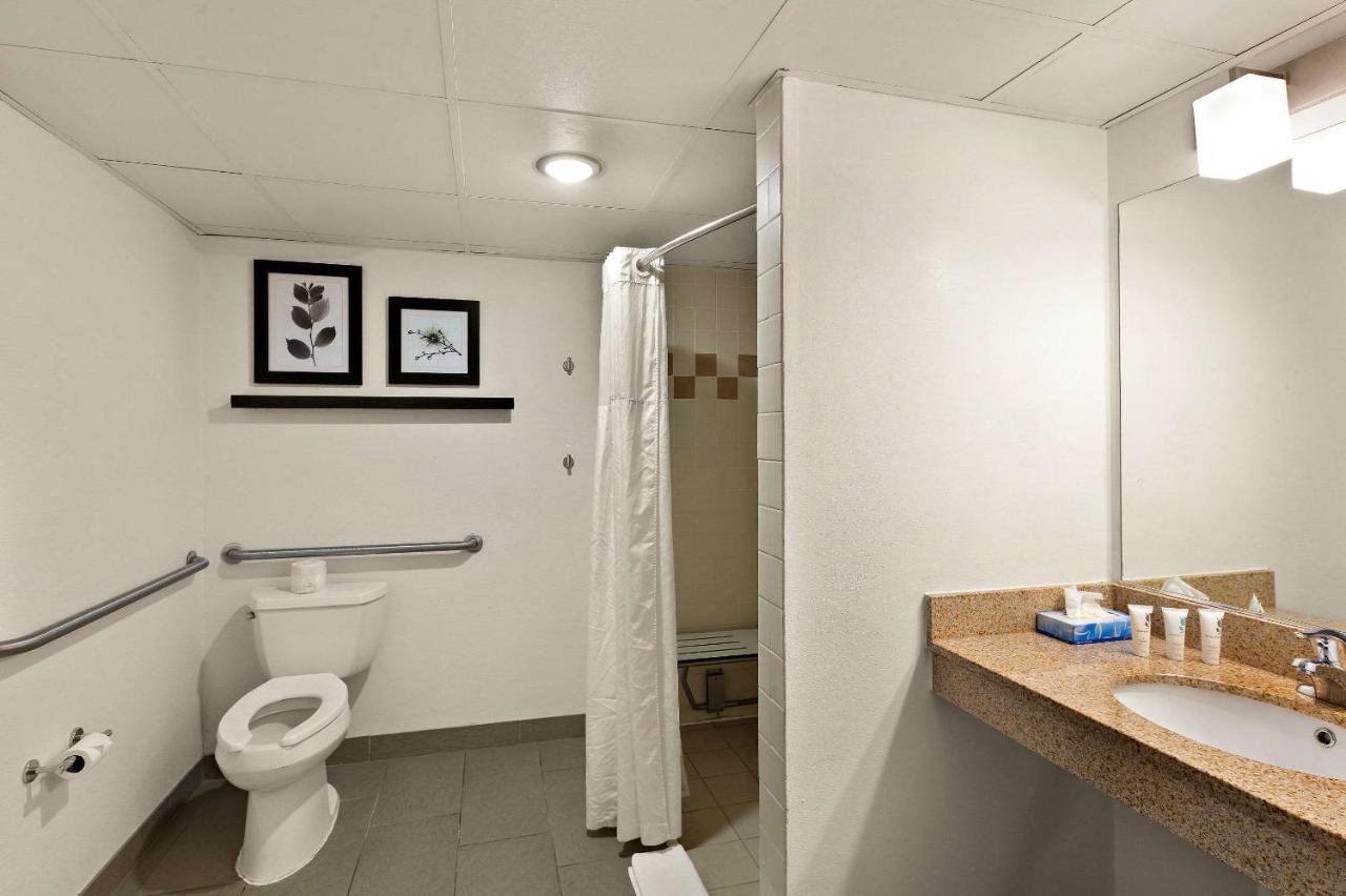 Queen Room with Two Queen Beds and Roll-In Shower at Country Inn & Suites by Radisson, Jonesborough-Johnson City West, TN