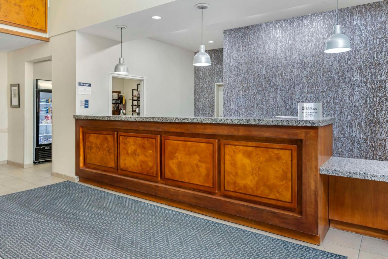 | Best Western PLUS Peppertree Inn at Omak