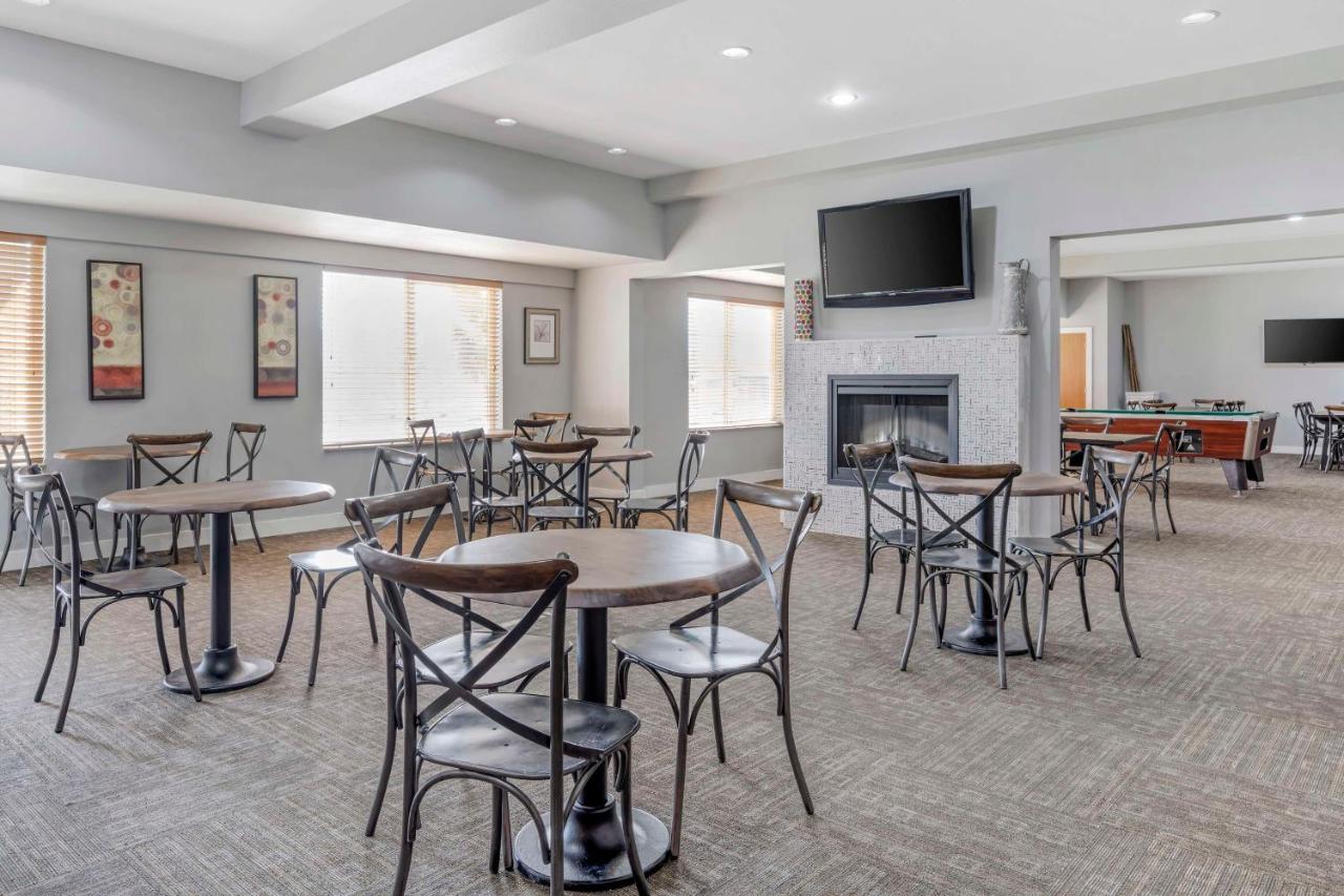 | Best Western PLUS Peppertree Inn at Omak