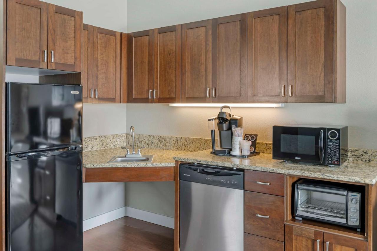 | Best Western PLUS Peppertree Inn at Omak
