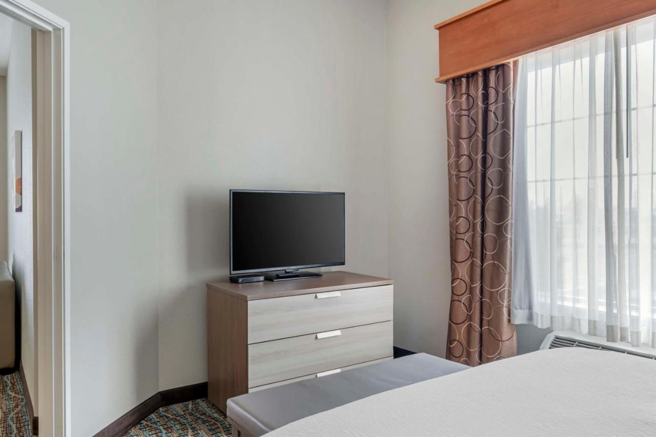 | Best Western PLUS Peppertree Inn at Omak