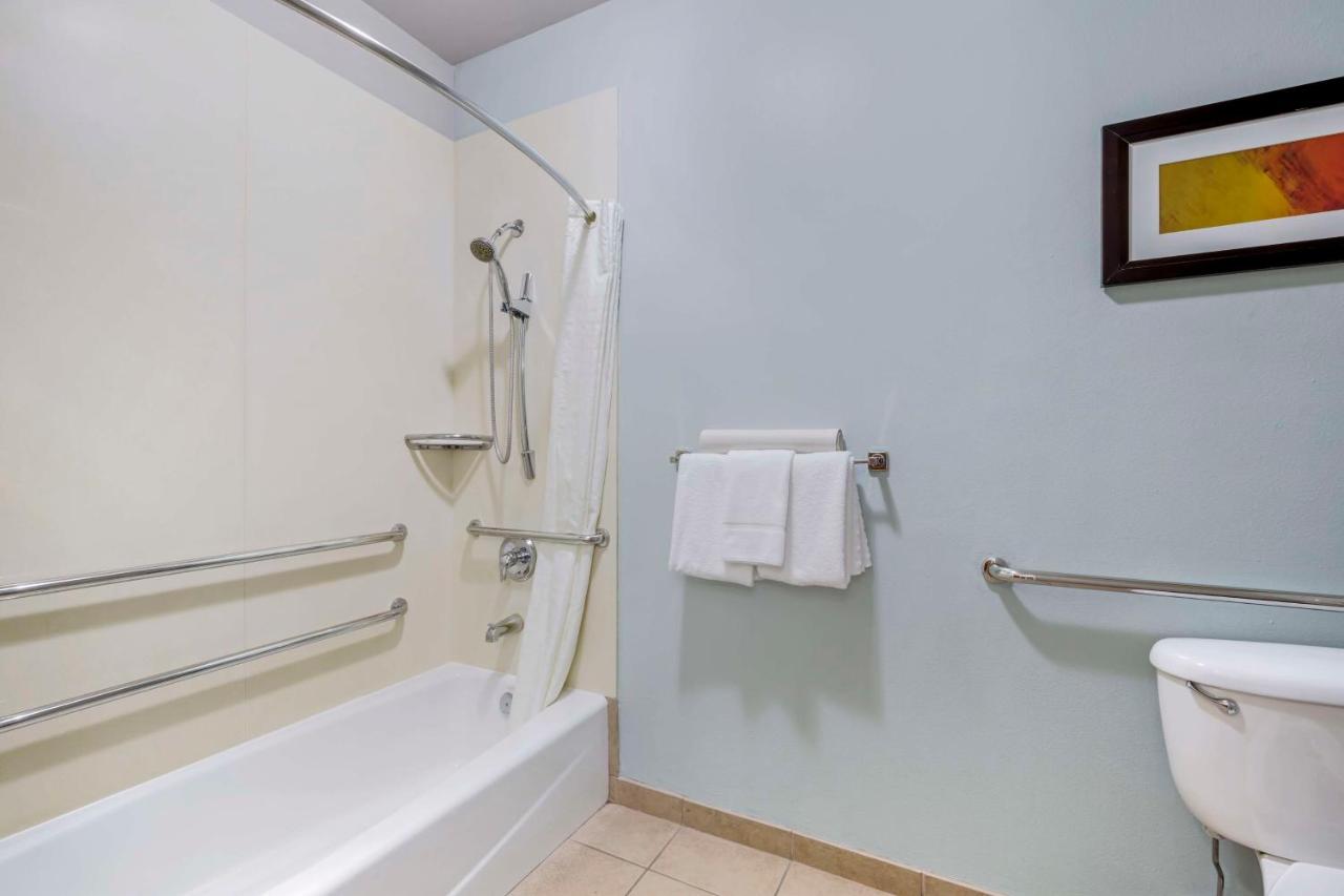 | Best Western PLUS Peppertree Inn at Omak