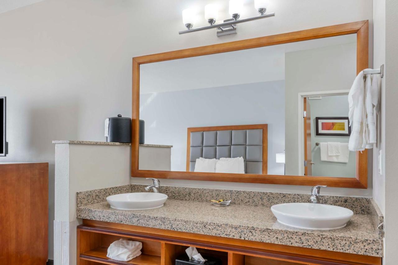  | Best Western PLUS Peppertree Inn at Omak