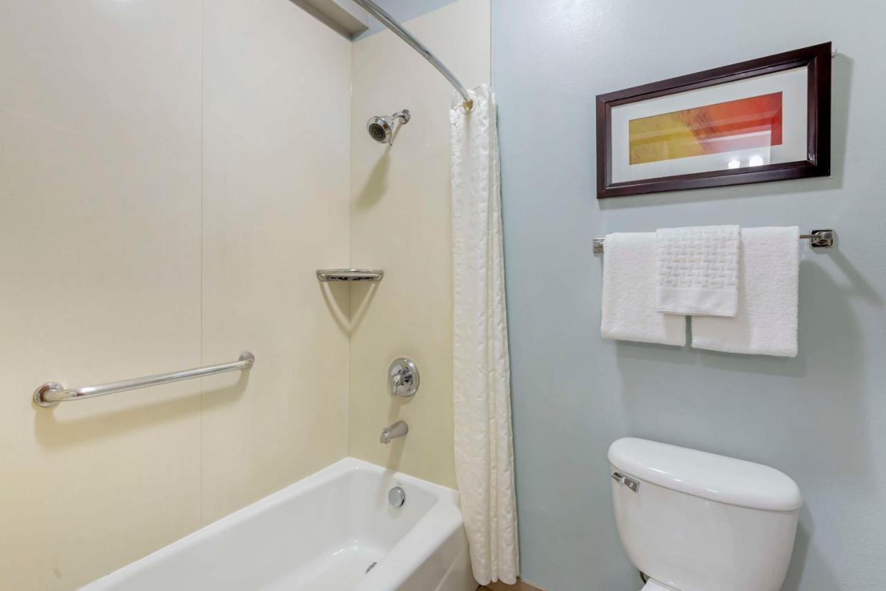 | Best Western PLUS Peppertree Inn at Omak
