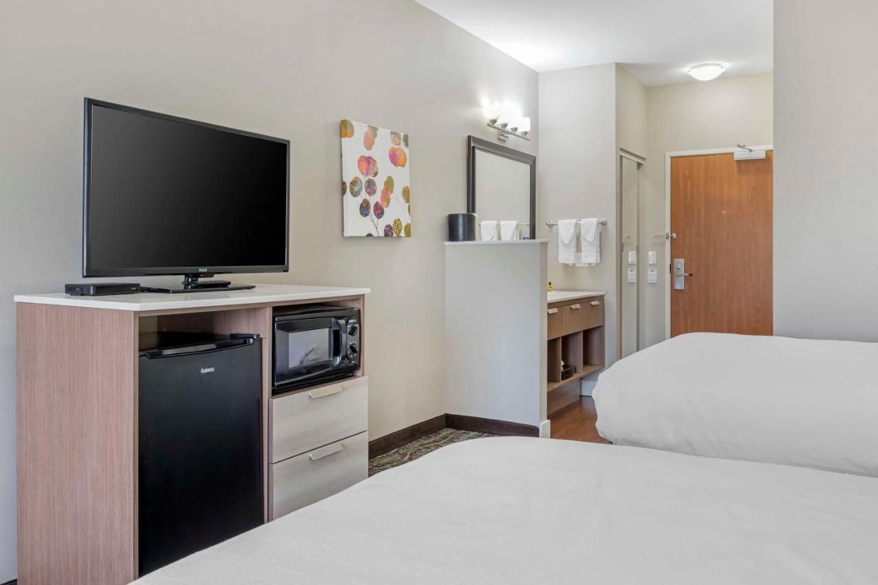 | Best Western PLUS Peppertree Inn at Omak