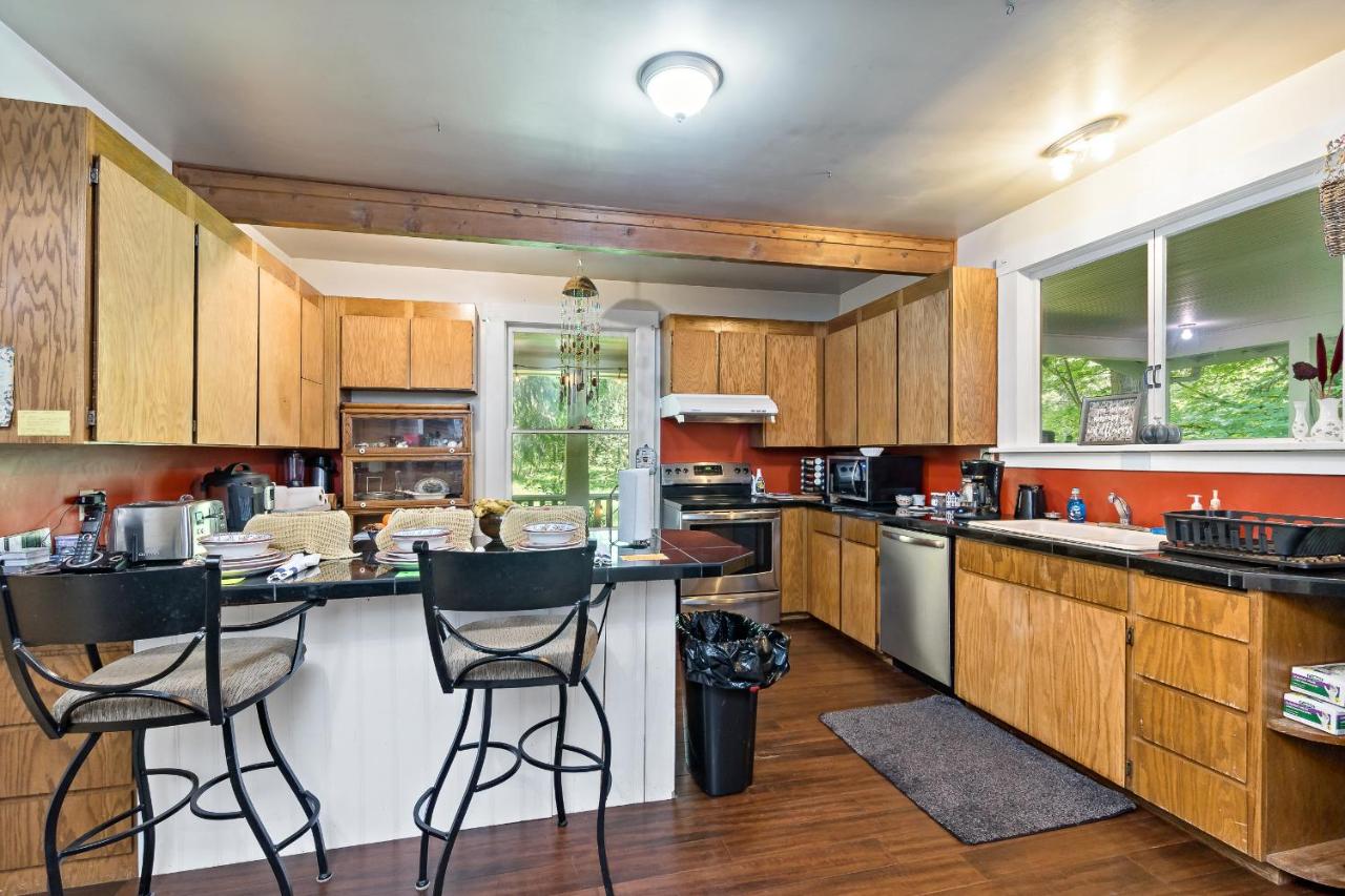 | Mountain Meadows Inn