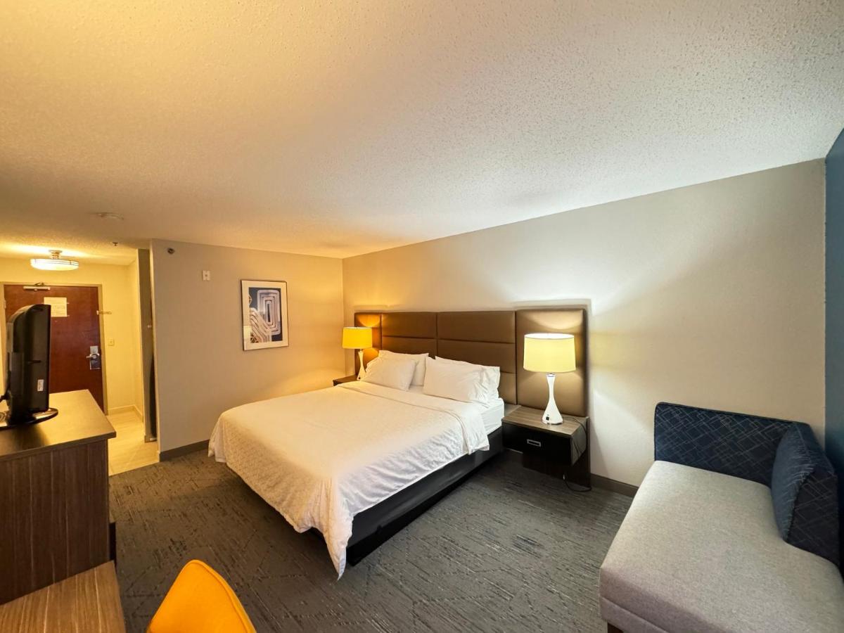 Room Selected at Check-In at Holiday Inn Express Hotel & Suites St. Paul-Woodbury by IHG