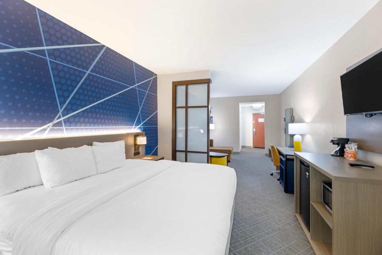 King Suite - Non-Smoking at Comfort Suites Pecos