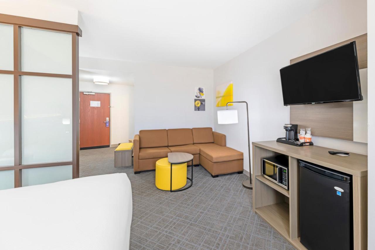 King Suite with Accessible Bath Tub - Accessible/Non-Smoking at Comfort Suites Pecos