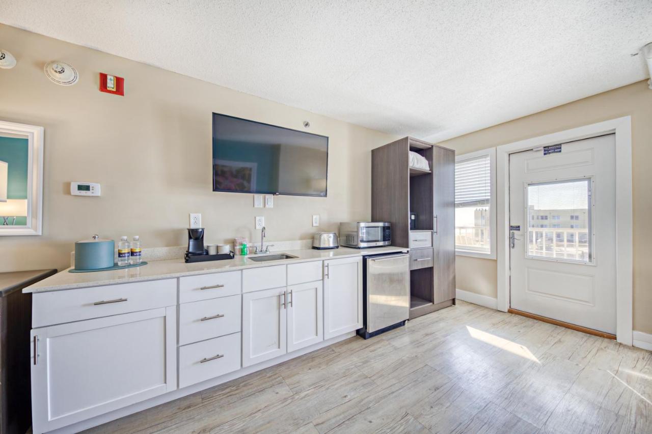 Double Room - Disability Access at Commander Hotel & Suites