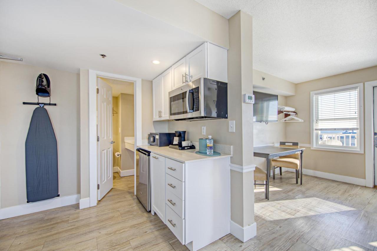  | Commander Hotel & Suites